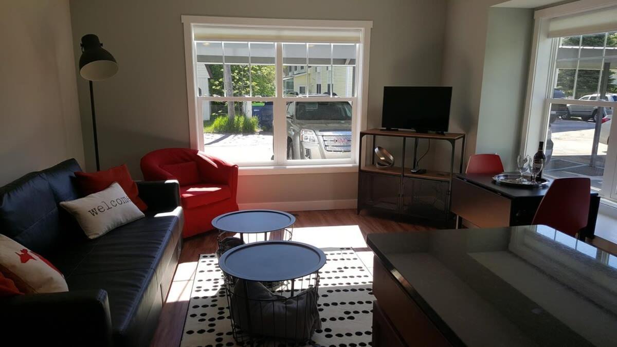 טראוורס סיטי Modern And Pristine Condo -By The Gt Commons מראה חיצוני תמונה